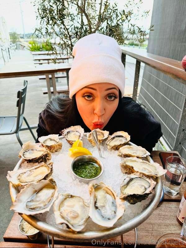 The key to my heart (and panties) is buying me Oysters 🦪. Wh..