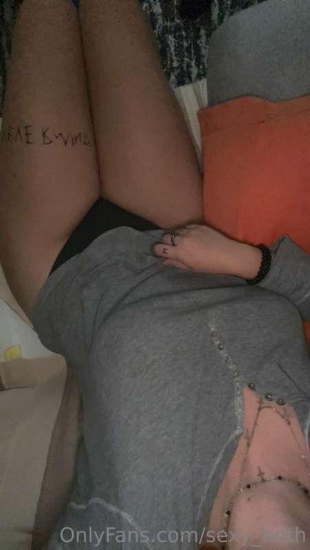 Do you wanna jump on me?😈

Chceš a mě skočit?😈