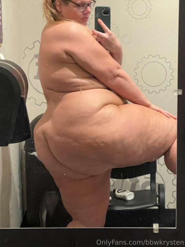 All this ass. Needs to be slammed into your face