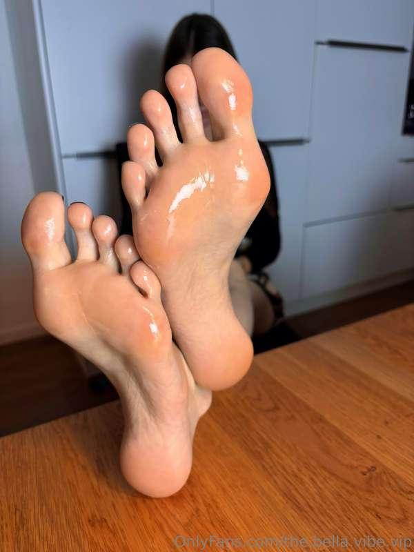Oily soles 🤤 Guess which video comes next 😜