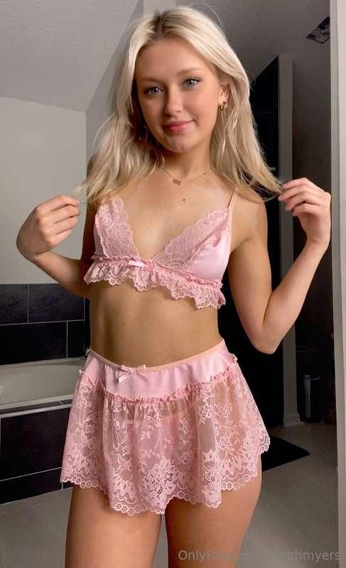 yes its pink !! 🩷