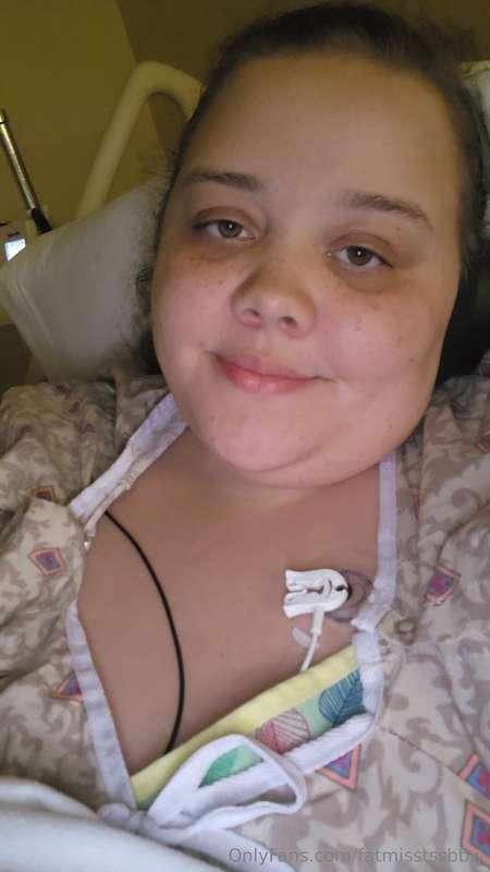 Still in the hospital 😩 not trying to ignore yall