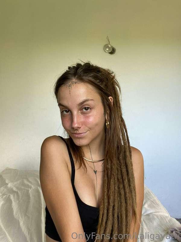 Swipe for tits :)