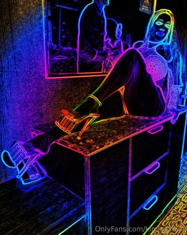 It’s a neon kind of night 👀