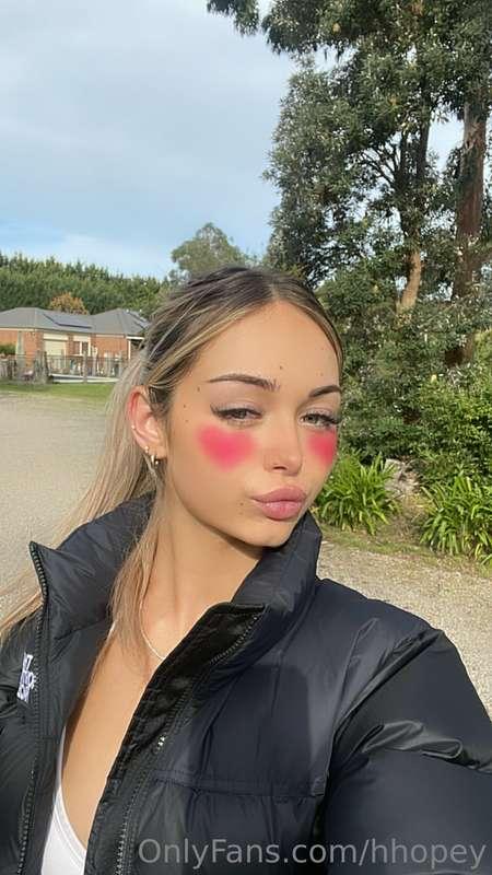 Mind if I steal a kiss? 🙈