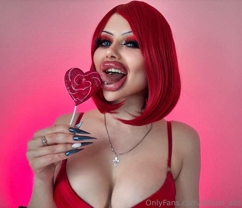 My tongue is sweeter than a candy🍭