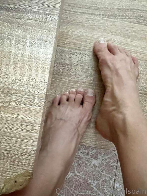 Quieres masajearlos y chuparlos ?😝😝