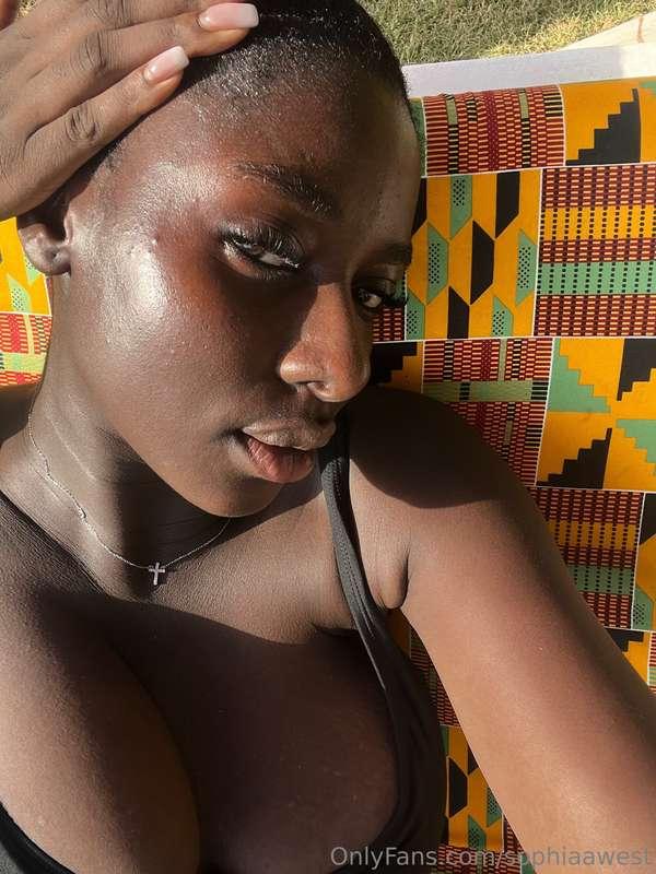 letting all that melanin shine 😌 the sun loves me and honest..