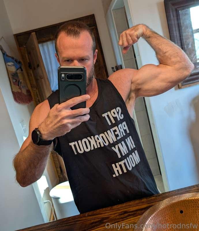 Who likes my new shirt? You may have to read it backwards 😂