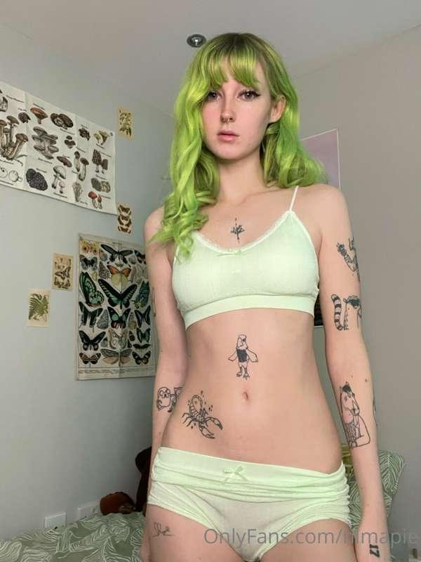happyyyy monday 💚🍃 i hope this set is a great start to your ..