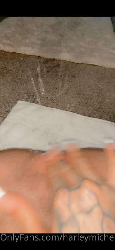 i love to squirt 💦😭