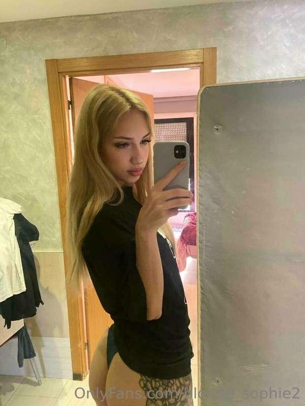 blonde_sophiee main image