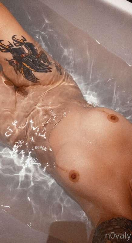 had the bestest most relaxing bath at my first hotel 🥺