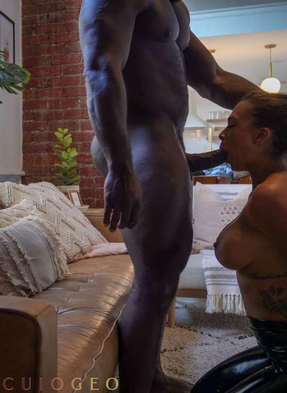 Caroline D2: "I have an idea for a photo my husband will lov..