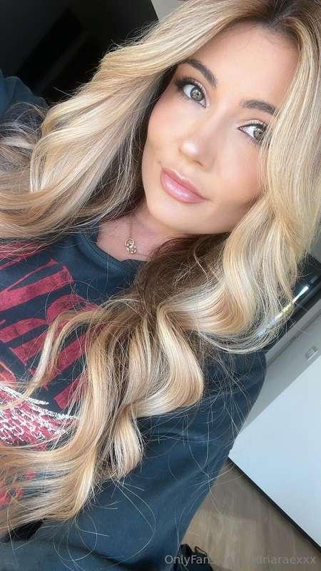 Don't miss me tonight for my LIVE @ 7PM PSTsee you there 🌹