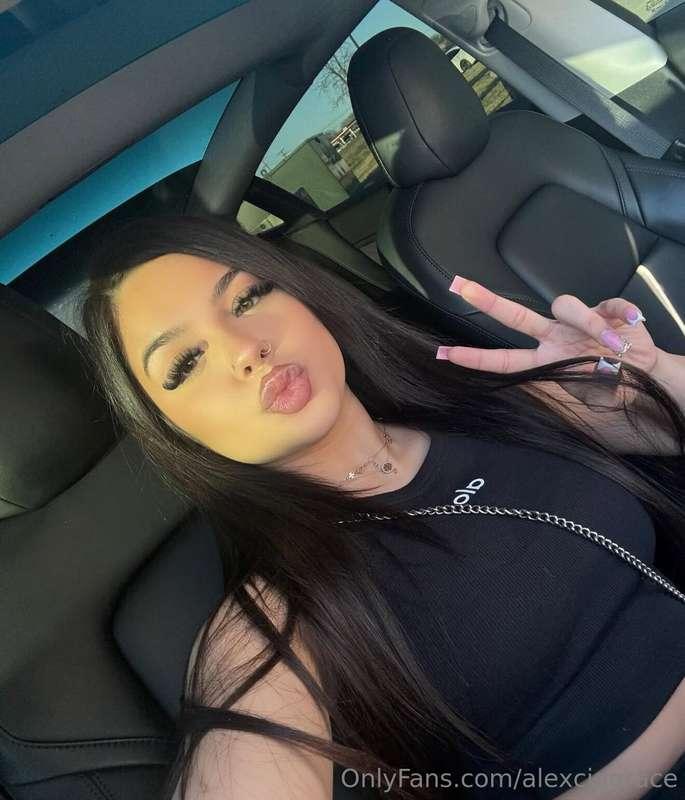 say hi if i can send you sum😚