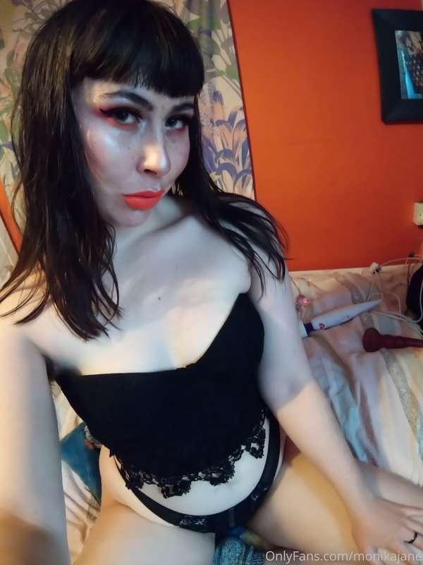 I've been loving camming these past few nights, I get so hor..