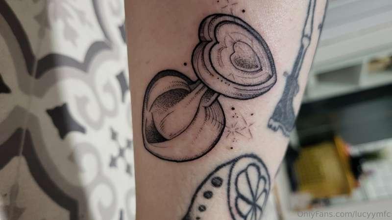 do you like the new ink? 😂🍑🔌
