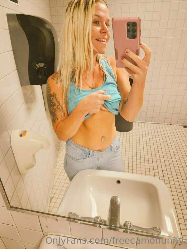 Dirty mirror pictures 😈🤭🍒