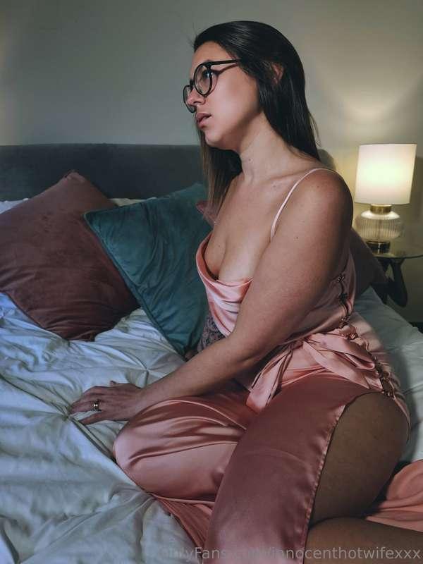 Watching as our swinging hookup undresses 🤭