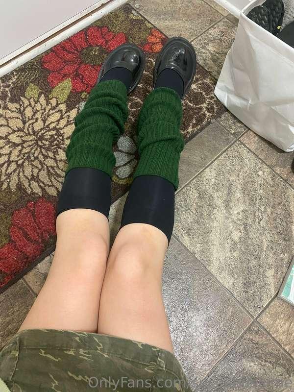 Thigh Tuesday :3🎧🌷