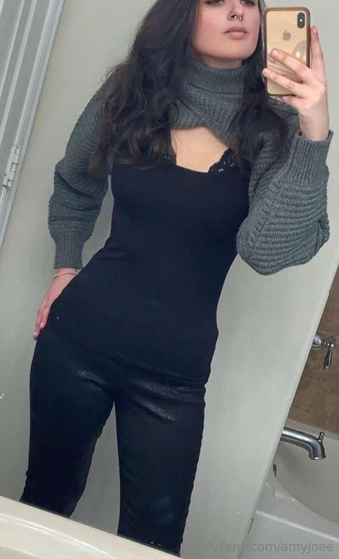 Guess who’s back bitches! 😈😘