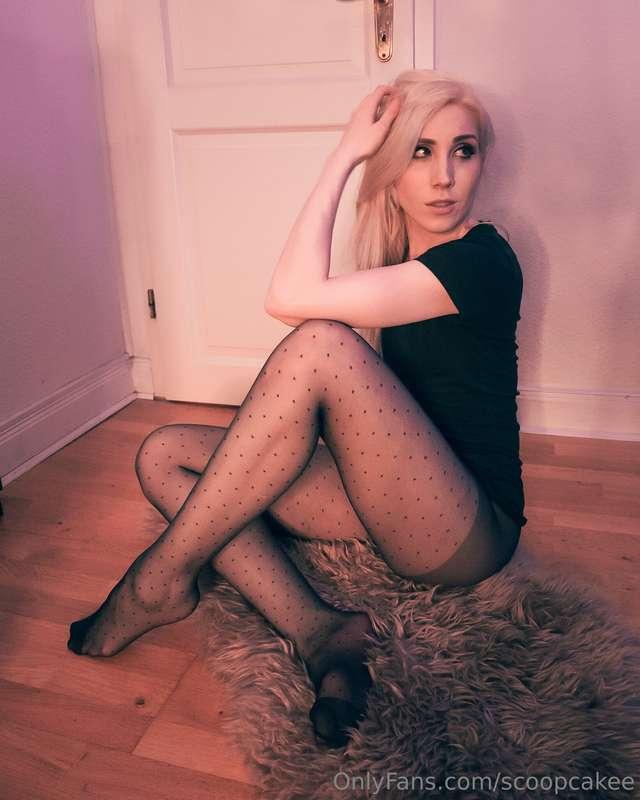 Black Pantyhose makes me happy! You too?