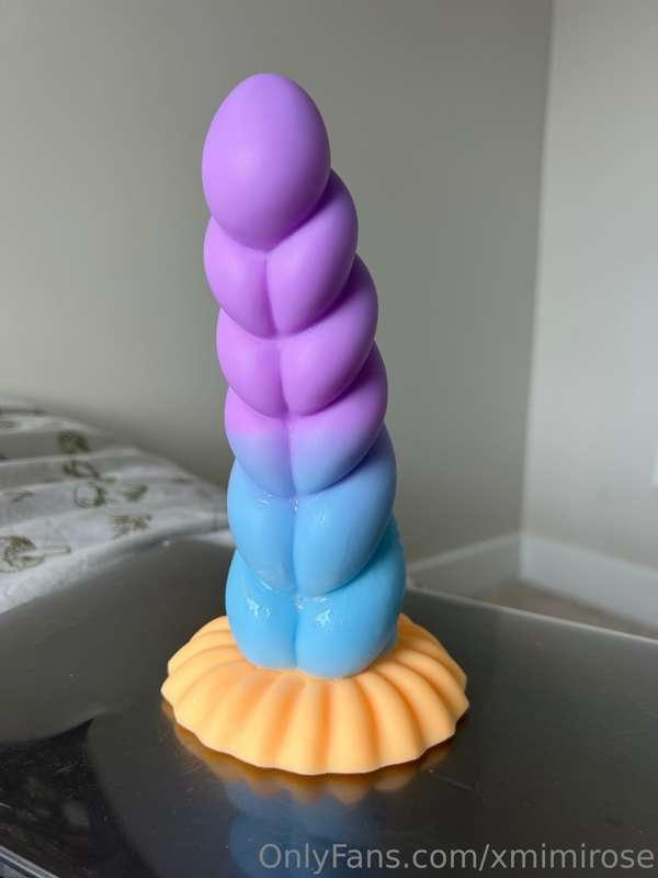 Okay, 10/10 my favourite toy!! It stretched my pussy out jus..