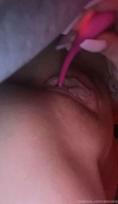 ¿Quién quiere ver cómo me mojo rico con mi juguetito? 🙈
Enví..