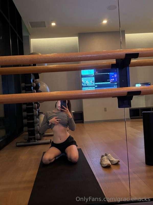 Went to the gym to lift… spirits. Mostly yours. You’re welco..