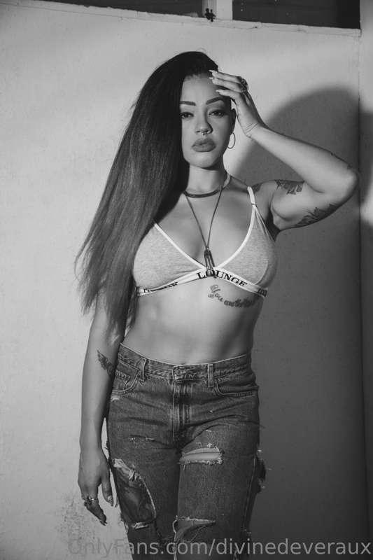 Let's keep it cozy today okay? Just me and some jeans:)