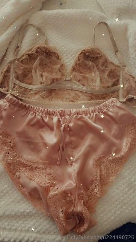 U want to see my content in these pants and bra baby? If u t..