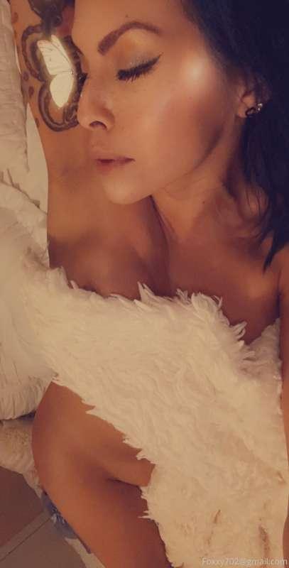 Let's just sleep in this weekend. Join me, papi? 😊💋