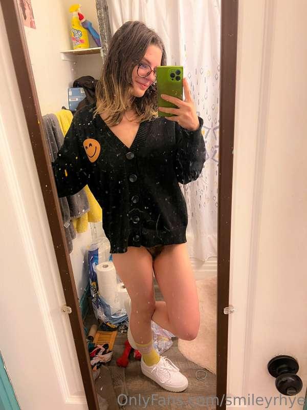 Who needs pants anyways🤭