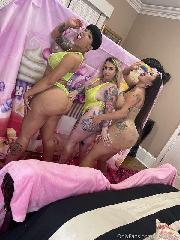 Don’t miss this hot trio zaddy