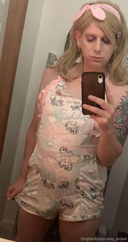 sissy_amber image #0