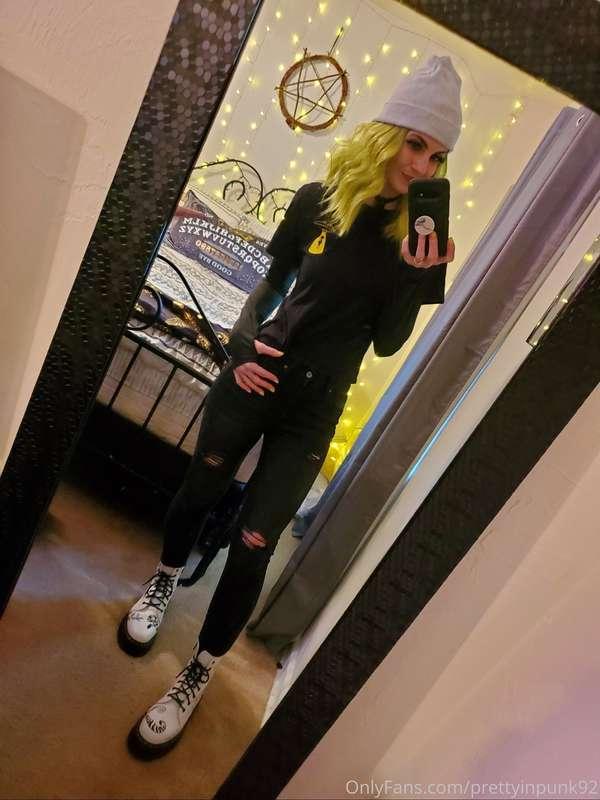 Ready to pass out candy! Which actually means I'm ready to e..