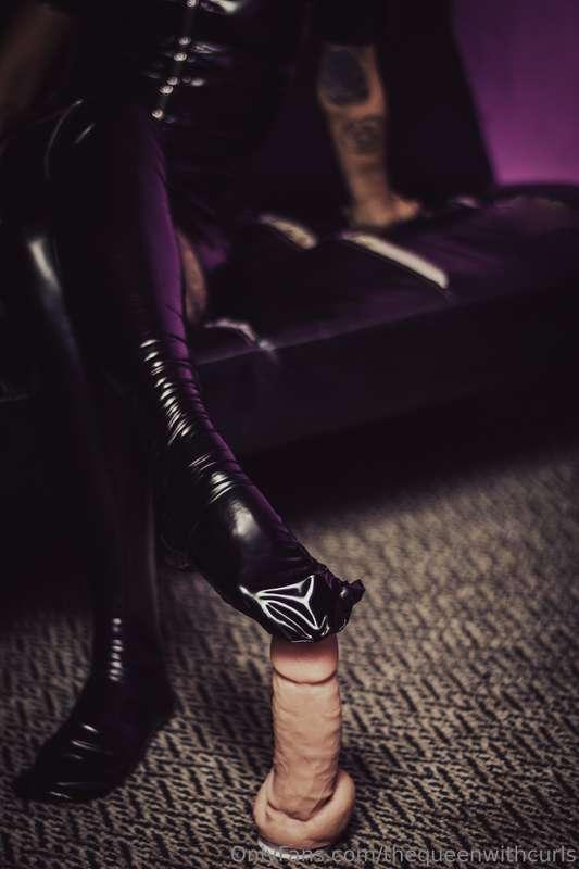 thequeenwithcurls image #0