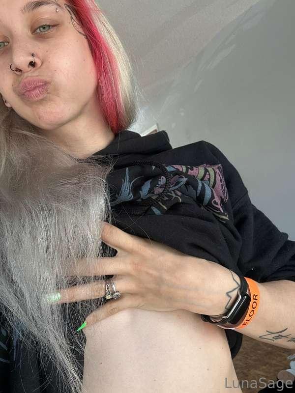 Wanna see endless tits, teasers and more @lunasagexo 🥵 Let’s..