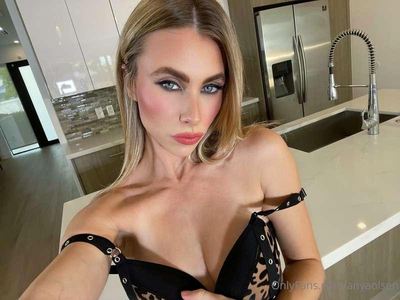 Lunch time baby, here's me for your lunch! 🤭👀