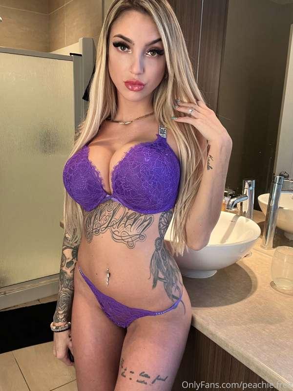 Abonne toi à mon onlyfans vip 😈 seulement 9.99$ 
👉 @elypeach..