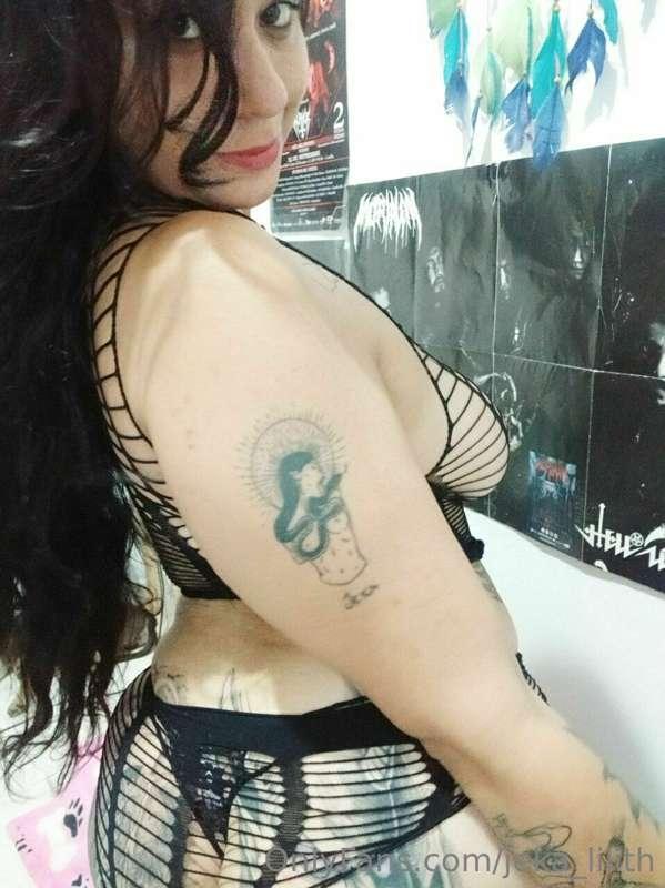 Hermoso sabado mis demonios. Aca para ustedes 💙💜🖤🤘