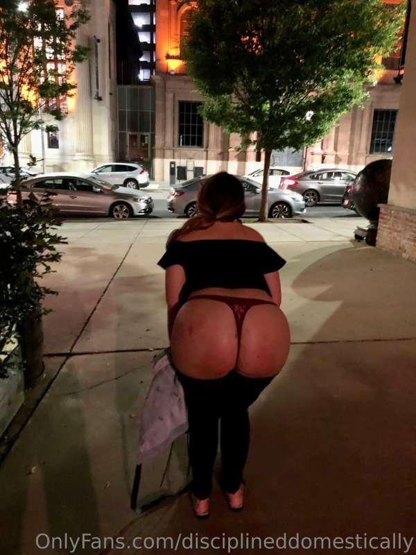 I love showing off my bottom in public 😋