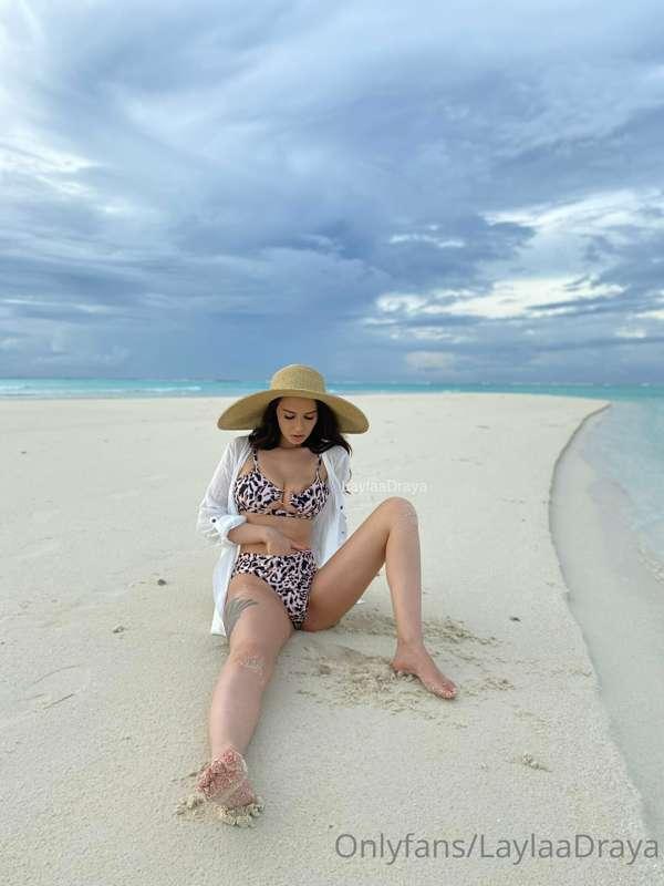 Too risky for IG 👒🏝  *(2 pics)*
*(yes, there is a clip of th..