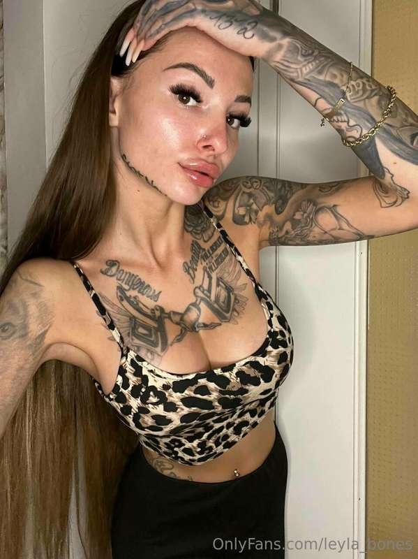 Was ist deine Meinung zu tattoos bei Frauen ? Ich persönlich..