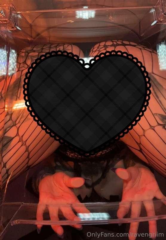 BACK BY POPULAR DEMAND....Facesitting POV using the clear ch..