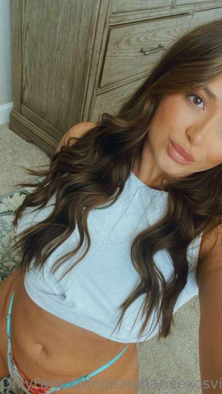 Head over to my VIP page to see all of my nudes and exclusiv..