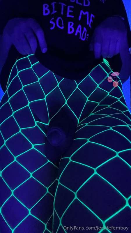 You wanna give me head while I wear these fishnets? ❤️