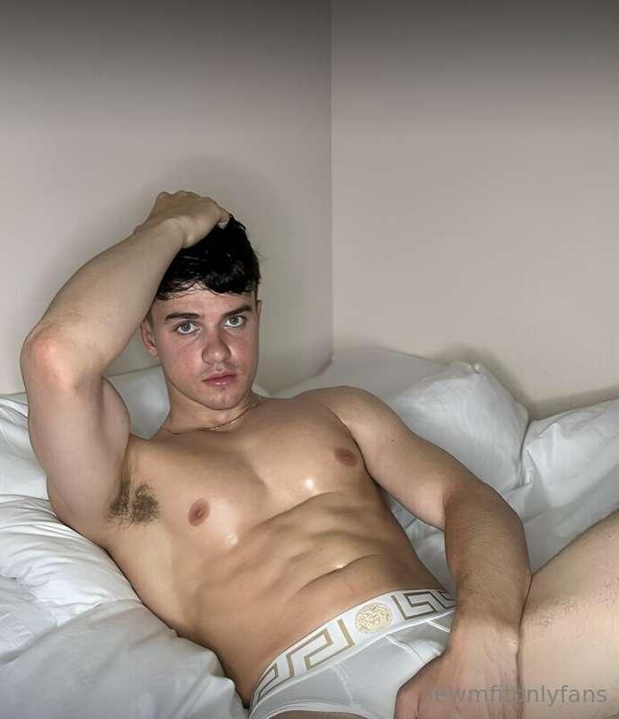 Let’s turn this quiet night into something unforgettable 😈