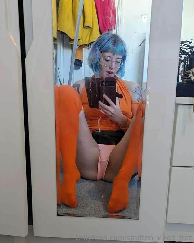 Halloweens over but Velma's still horny 😈
Some sexy vids in ..